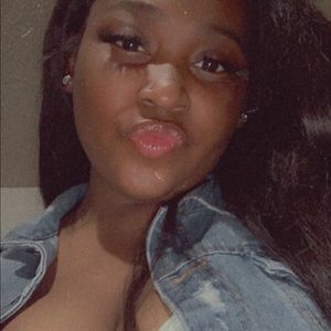 Meet your Posher, Andreshia